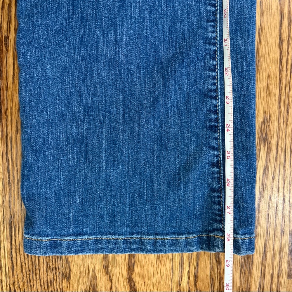 L.L. Bean Classic Fit Blue Jeans - Picture 7 of 11